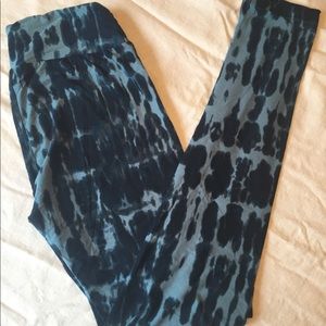 OS LuLaRoe leggings.